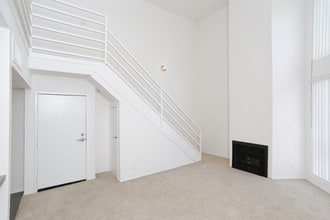 1820 Whitley in Hollywood, CA - Building Photo - Interior Photo