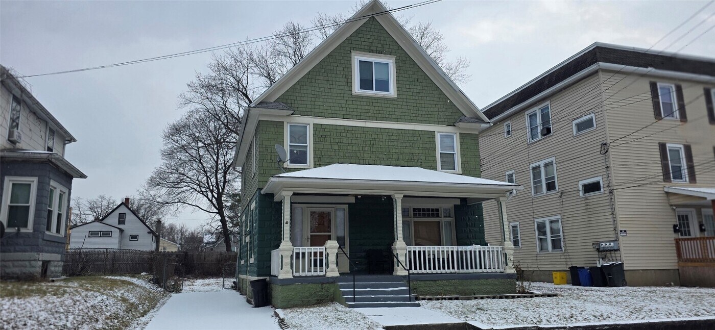 63 Crocker Ave in Johnson City, NY - Building Photo