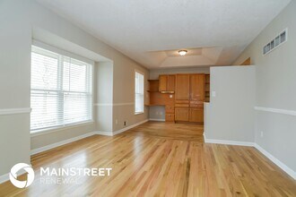 417 NE Colonial Ct in Lee's Summit, MO - Building Photo - Building Photo
