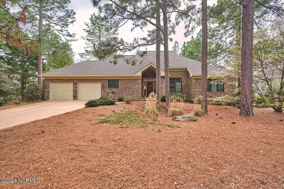 38 Pinebrook Dr in Pinehurst, NC - Building Photo