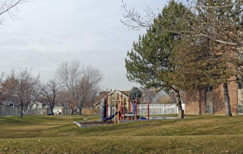 Cambridge Cove Apartments in Salt Lake City, UT - Foto de edificio - Building Photo