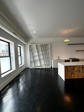 2500 W Chicago Ave, Unit 2E in Chicago, IL - Foto de edificio - Building Photo