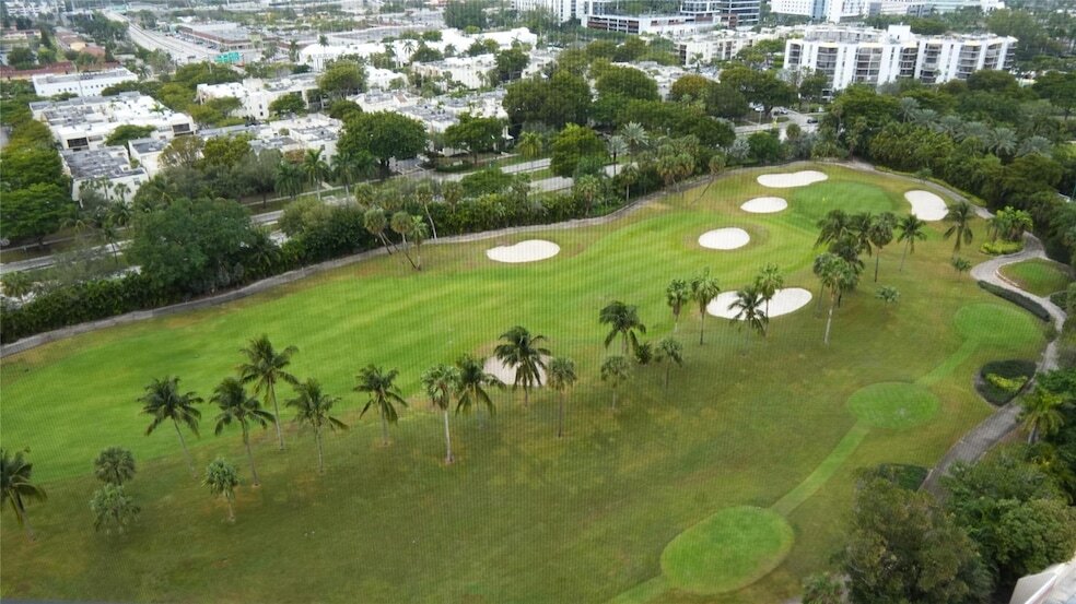 20335 W Country Club Dr in Aventura, FL - Building Photo