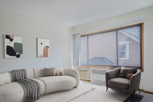 3305 Hennepin Ave S in Minneapolis, MN - Building Photo