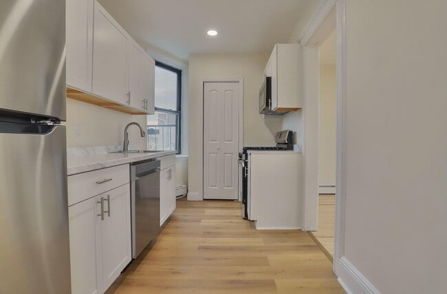 327 8th St