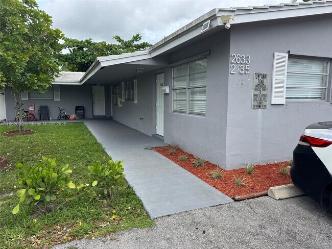 2633 NW 9th Ave in Wilton Manors, FL - Building Photo - Building Photo
