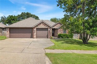 2958 N Cassius Ln in Fayetteville, AR - Building Photo