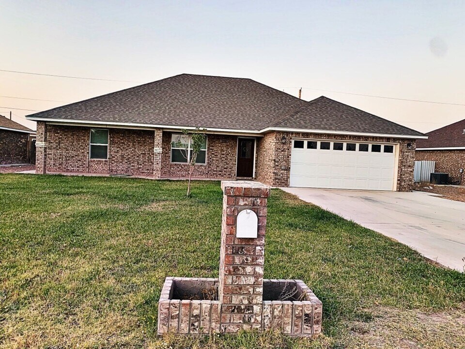 2806 Missouri Ave in Artesia, NM - Building Photo