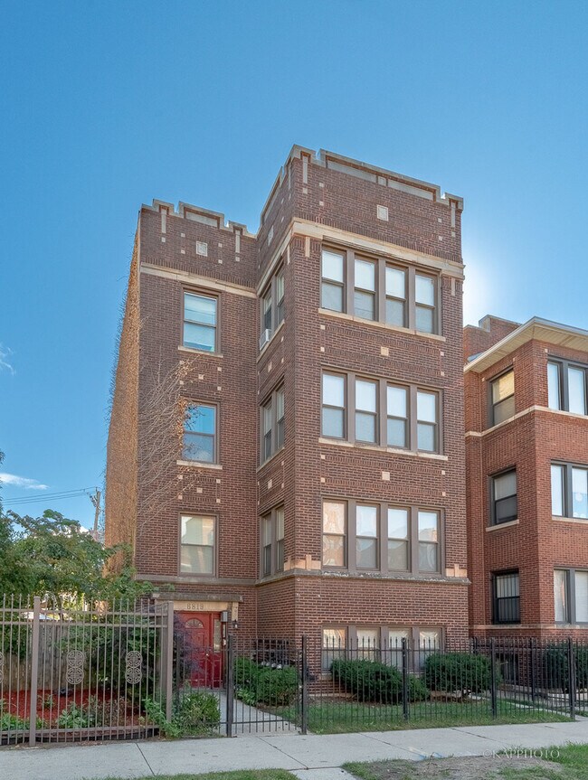 6819 S Ridgeland Ave in Chicago, IL - Building Photo - Building Photo