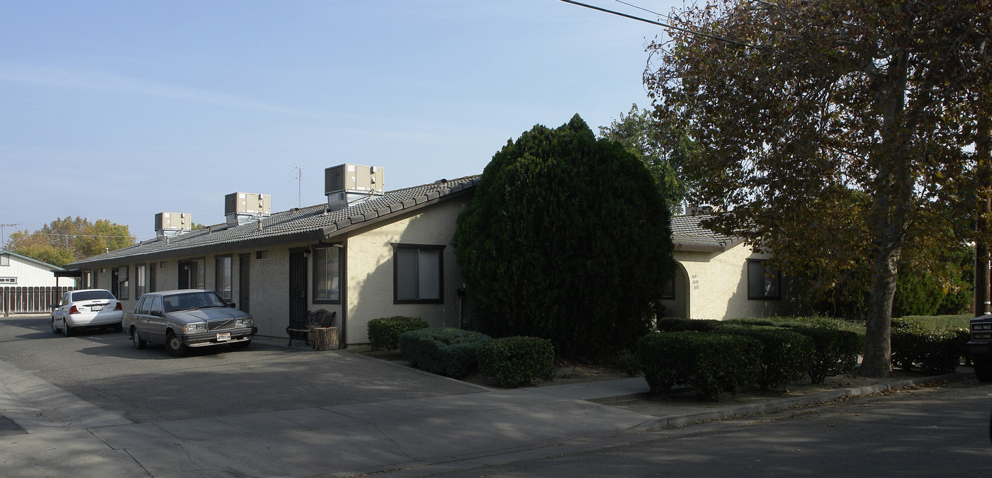 1687-1693 Elm Ave in Atwater, CA - Building Photo