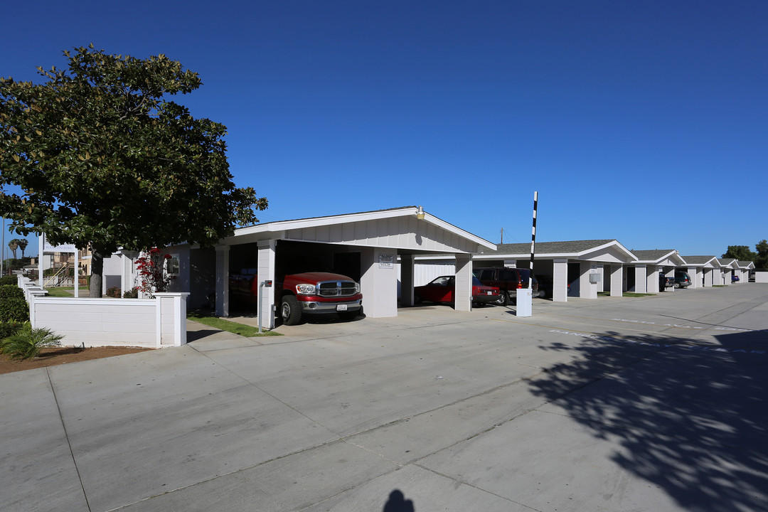 Coronado Villa Apartments in San Diego, CA - Building Photo