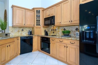 613 Beachwalk Cir in Naples, FL - Building Photo - Building Photo
