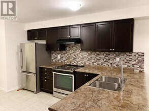 18 Longboat Run W in Brantford, ON - Building Photo - Building Photo