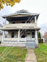 930 Evangeline Rd in Cleveland, OH - Building Photo