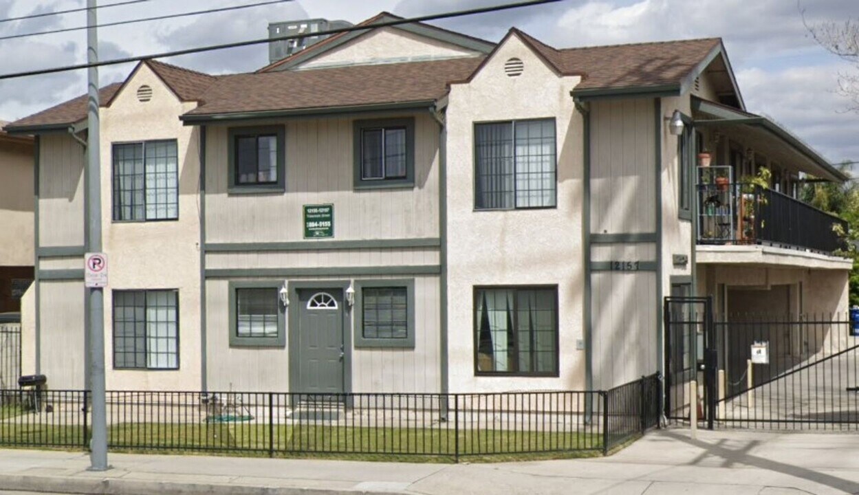 12157 Vanowen St in Los Angeles, CA - Building Photo
