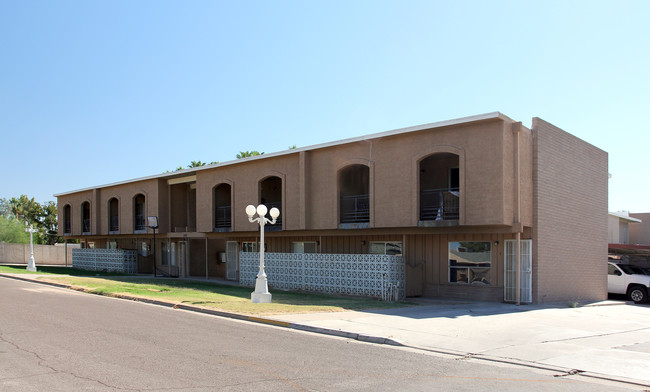 Towne House Manor in Mesa, AZ - Building Photo - Building Photo