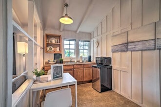 2933 La Combadura Rd in Santa Barbara, CA - Foto de edificio - Building Photo