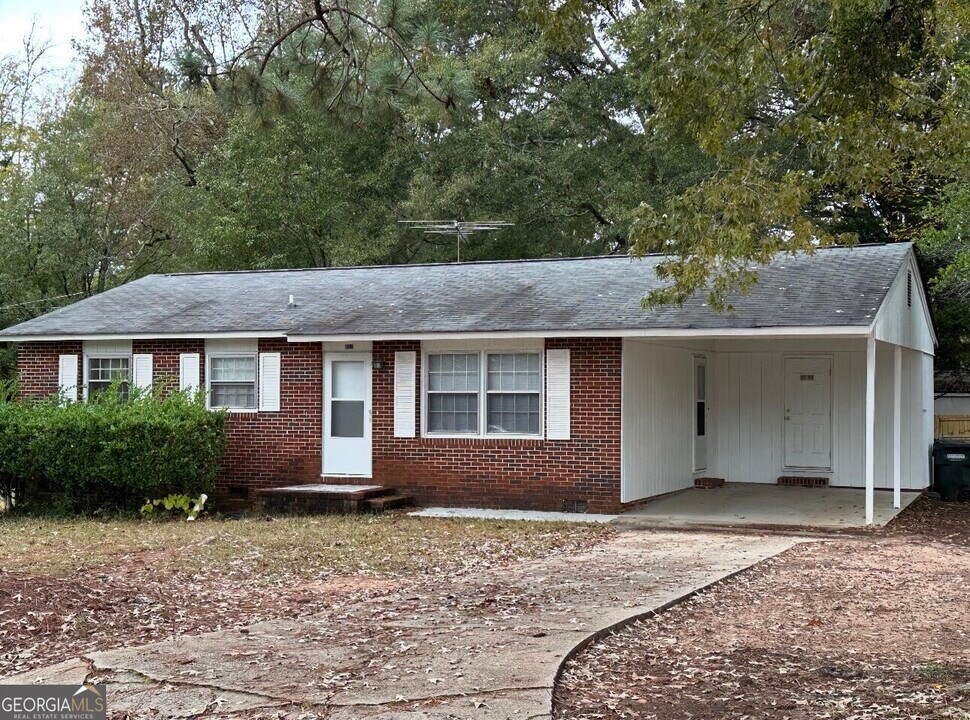 615 Harris St in Madison, GA - Building Photo