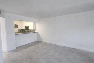 10501 W Broward Blvd in Fort Lauderdale, FL - Building Photo - Building Photo