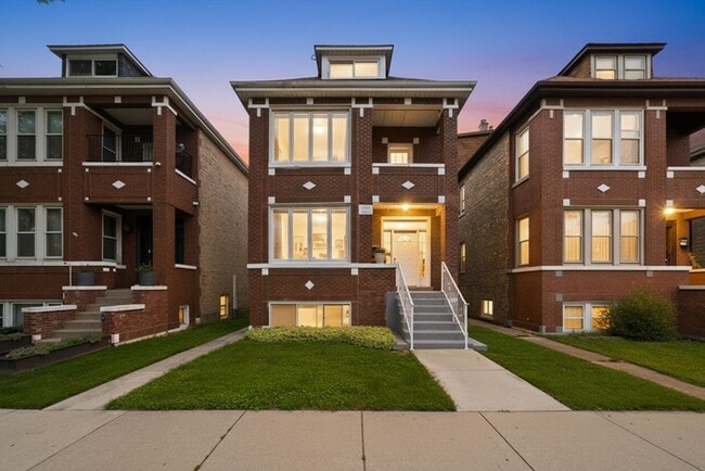property at 5032 S Kolin Ave
