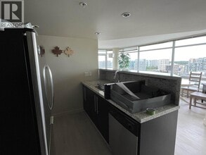 8288 Lansdowne Rd in Richmond, BC - Building Photo - Building Photo