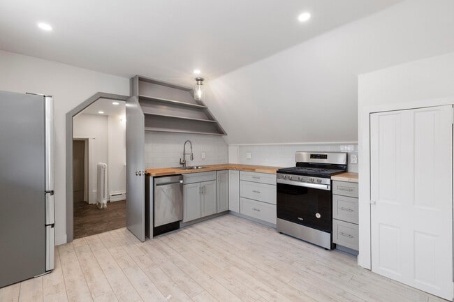 75 W Ashland St, Unit 3rd Floor in Doylestown, PA - Building Photo - Building Photo