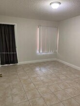643 Vista Isles Dr in Plantation, FL - Building Photo - Building Photo