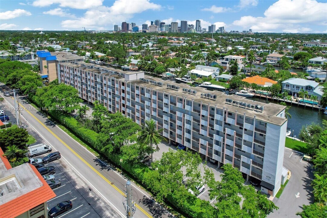1731 SE 15th St in Fort Lauderdale, FL - Foto de edificio