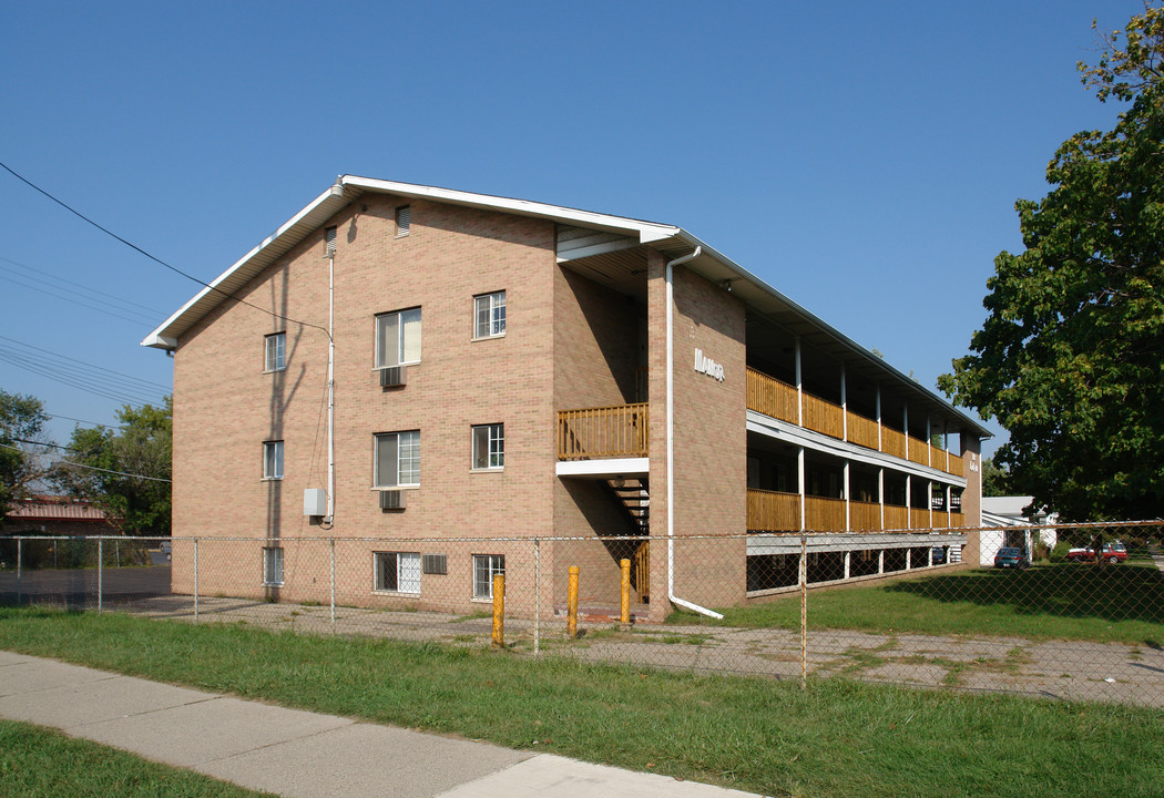 1016 Legrand Dr in Lansing, MI - Building Photo