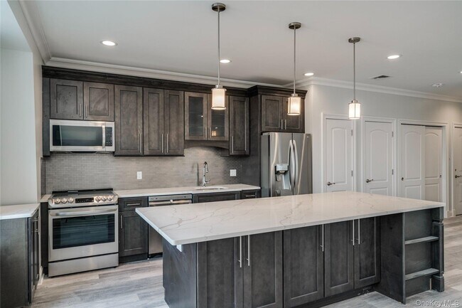 110 New York Ave in Halesite, NY - Building Photo - Building Photo