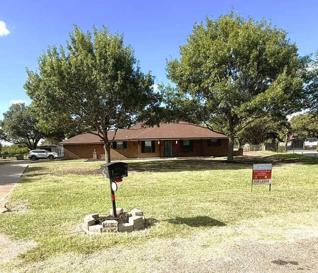 11 Maree Ct in Waxahachie, TX - Building Photo - Building Photo