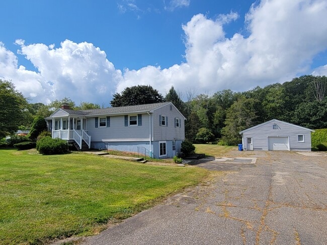 72 Latham Rd in Willington, CT - Building Photo - Building Photo