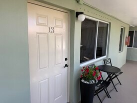 1423 Holly Heights Dr in Fort Lauderdale, FL - Building Photo