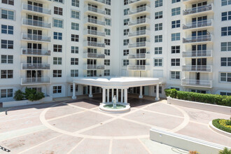 The Venetian Condominiums in Fort Lauderdale, FL - Building Photo - Building Photo