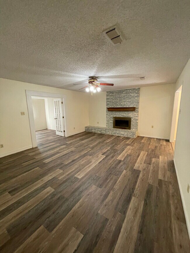 5917 13th St in Lubbock, TX - Foto de edificio - Building Photo