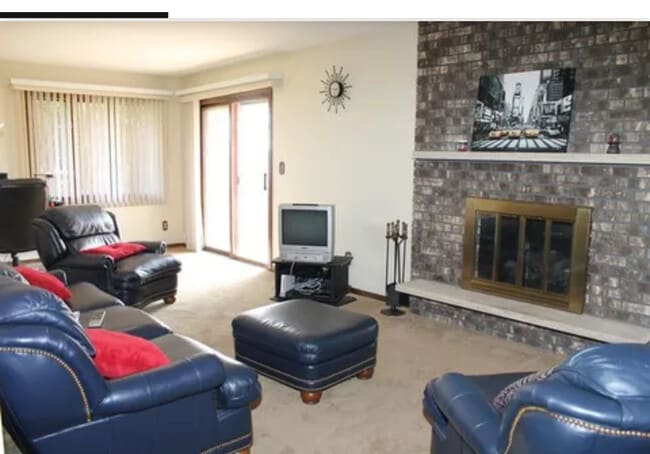 1183 Aura Dr in Rockford, IL - Foto de edificio - Building Photo