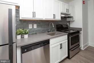 1022 N Calvert St in Baltimore, MD - Building Photo - Building Photo