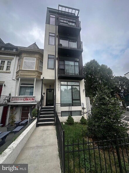 3601 14th St NW in Washington, DC - Foto de edificio