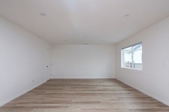 4358-4360 Ocean View Blvd in Montrose, CA - Building Photo - Building Photo