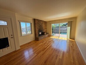 939 Capuchino Ave in Burlingame, CA - Building Photo - Building Photo