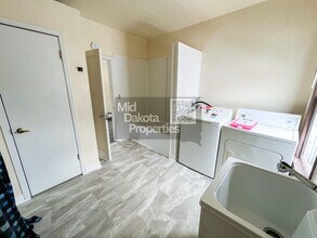 617 E Hanson Ave in Mitchell, SD - Building Photo - Building Photo