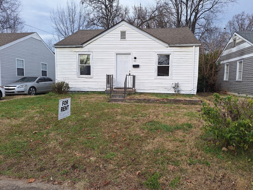 3007 Penway Ave in Louisville, KY - Foto de edificio