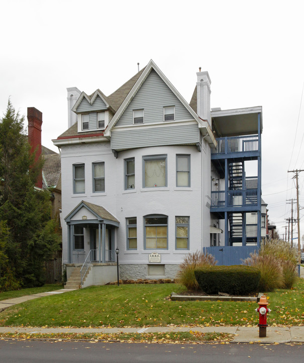 5657 Stanton Ave in Pittsburgh, PA - Building Photo