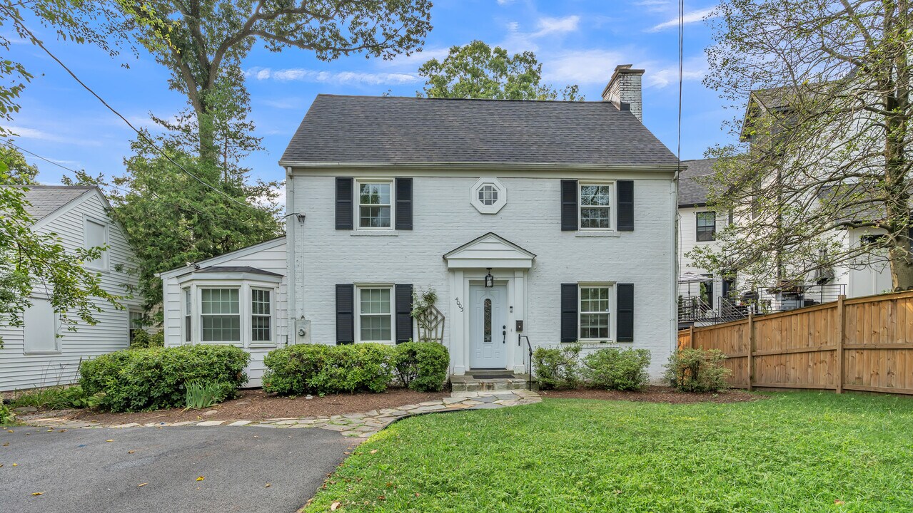 4003 N Glebe Rd in Arlington, VA - Building Photo