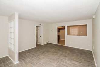 5403 Clinchport Cir in Memphis, TN - Foto de edificio - Building Photo