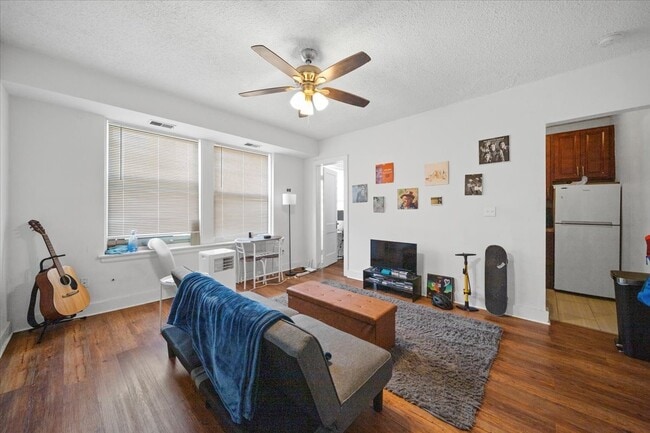 3727 N Pine Grove Ave in Chicago, IL - Building Photo - Building Photo