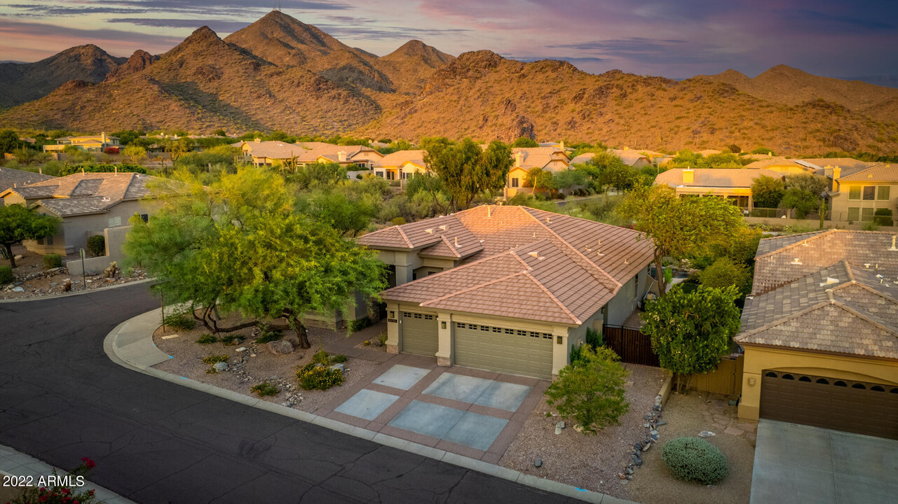 16733 N 108th Way in Scottsdale, AZ - Foto de edificio