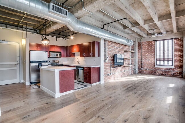 property at 114 W Adams St