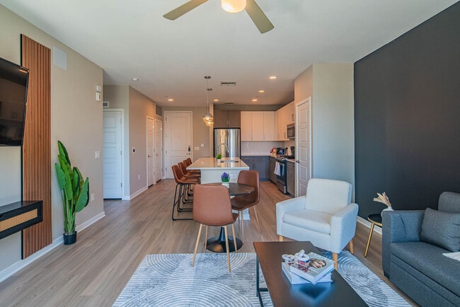 777 E Stella Ln in Phoenix, AZ - Foto de edificio - Building Photo