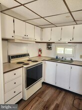 8 S Front St in St. Clair, PA - Building Photo - Building Photo